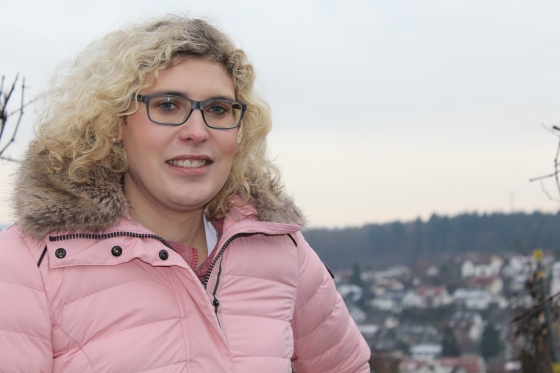 Simona Maier auf ihrem Weinberg in Mühlhausen. Foto: Laura Rihm
